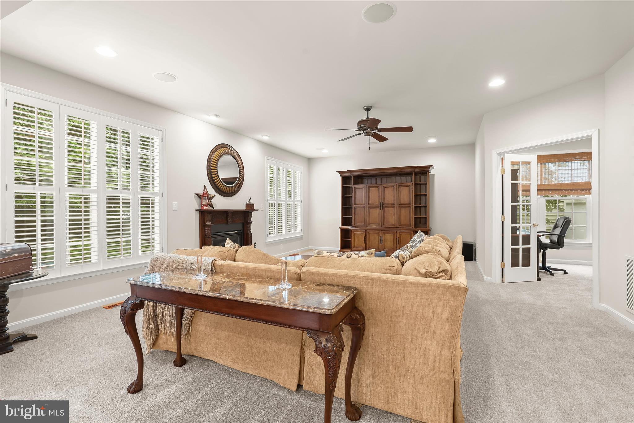 2035 Myrtlewood Road Baltimore, MD 21209 - Photo 20 of 64 Family Room