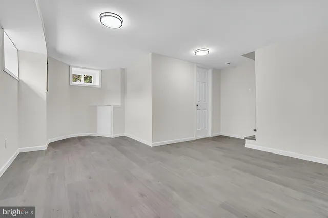 an empty room with a empty space