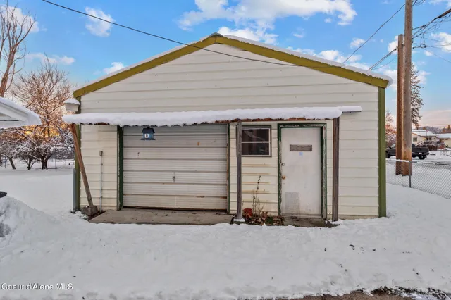 $349,950 | 212 East Lincoln Avenue, Priest River, ID 83856