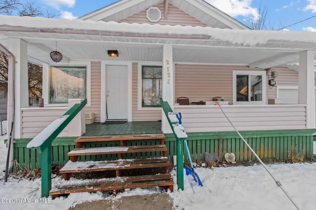 $349,950 | 212 East Lincoln Avenue, Priest River, ID 83856