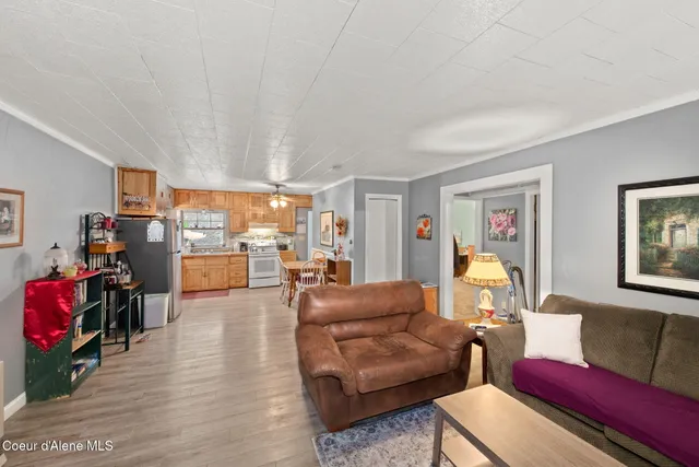 $349,950 | 212 East Lincoln Avenue, Priest River, ID 83856