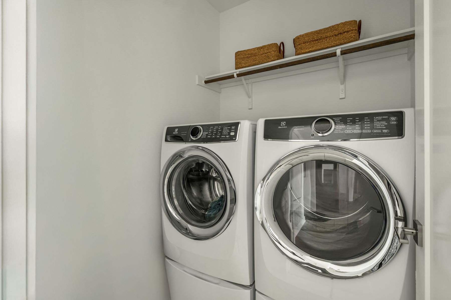 4507 Unity Circle Austin, TX 78731 - Photo 32 of 39 a utility room with dryer and washer