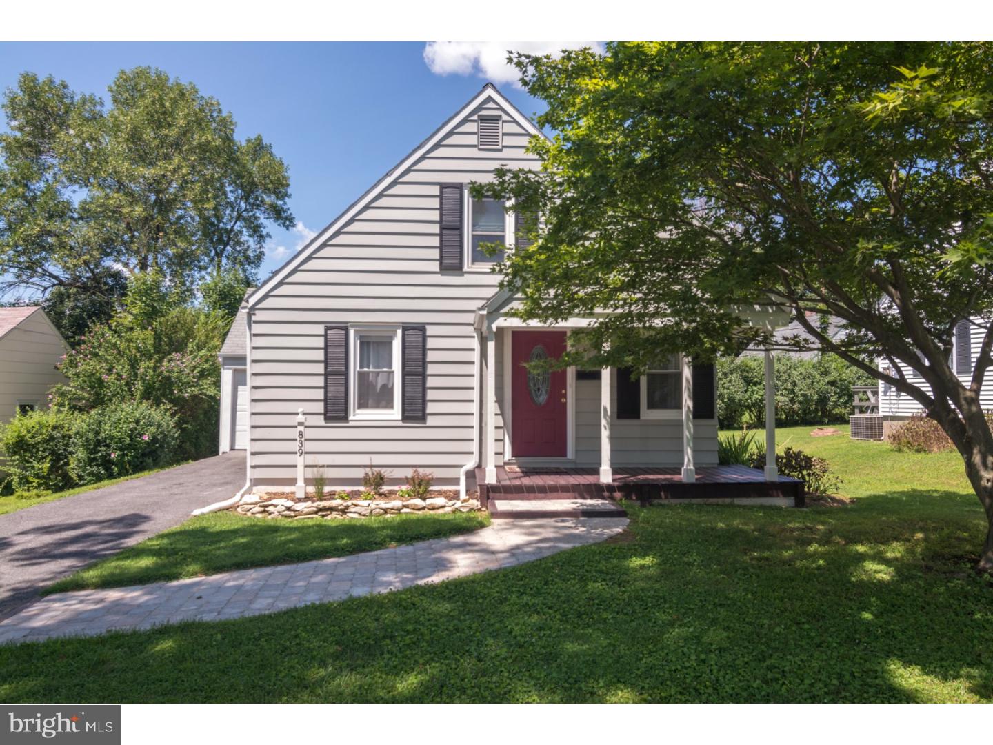 839 Juniper Road Hellertown, PA 18055 - Photo 2 of 19 Gallery Image 2