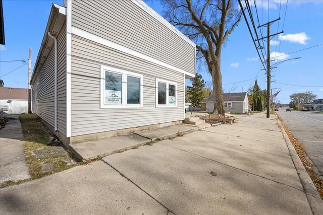 $300,000 | 165 South Main Street, Burlington, IL 60109