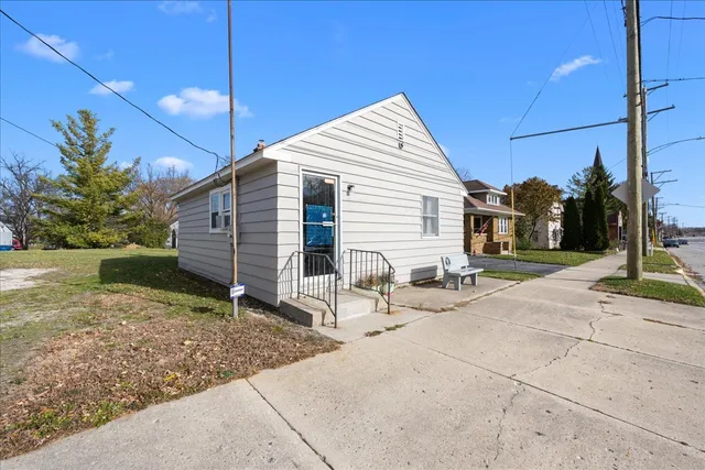 $300,000 | 165 South Main Street, Burlington, IL 60109