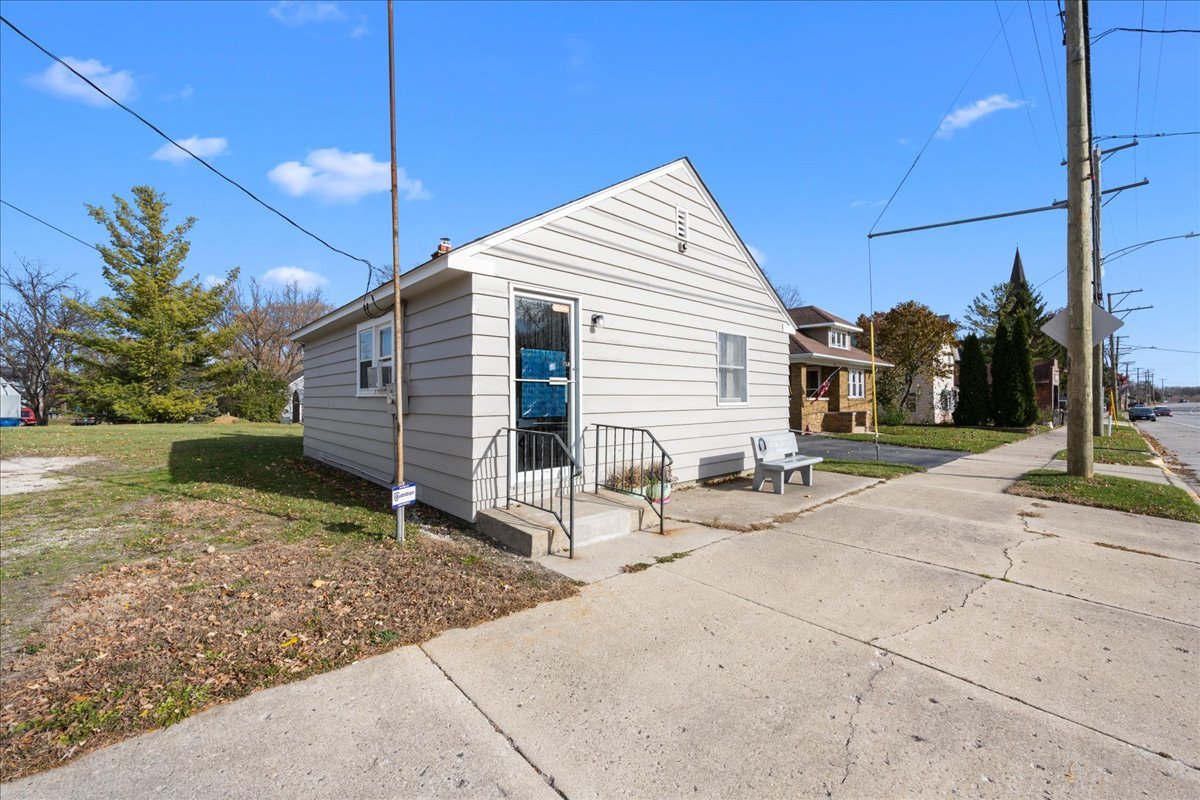 165 South Main Street Burlington, IL 60109 - Photo 3 of 7