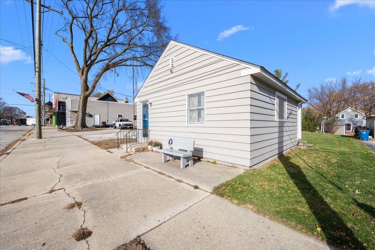 165 South Main Street Burlington, IL 60109 - Photo 4 of 7