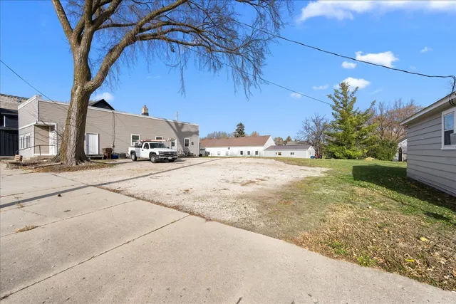 $300,000 | 165 South Main Street, Burlington, IL 60109