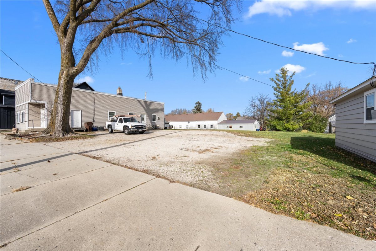165 South Main Street Burlington, IL 60109 - Photo 5 of 7