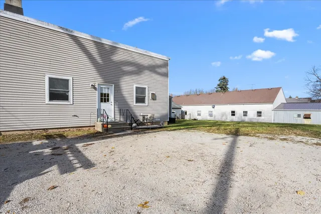 $300,000 | 165 South Main Street, Burlington, IL 60109