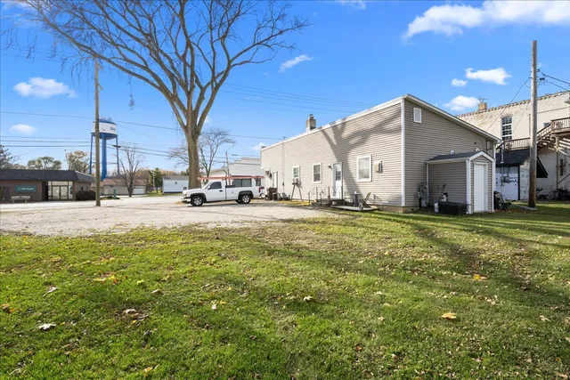 $300,000 | 165 South Main Street, Burlington, IL 60109