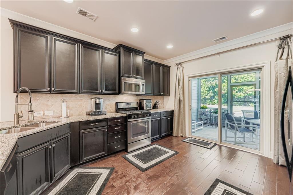 7875 Pierpoint Lane Alpharetta, GA 30005 - Photo 10 of 32