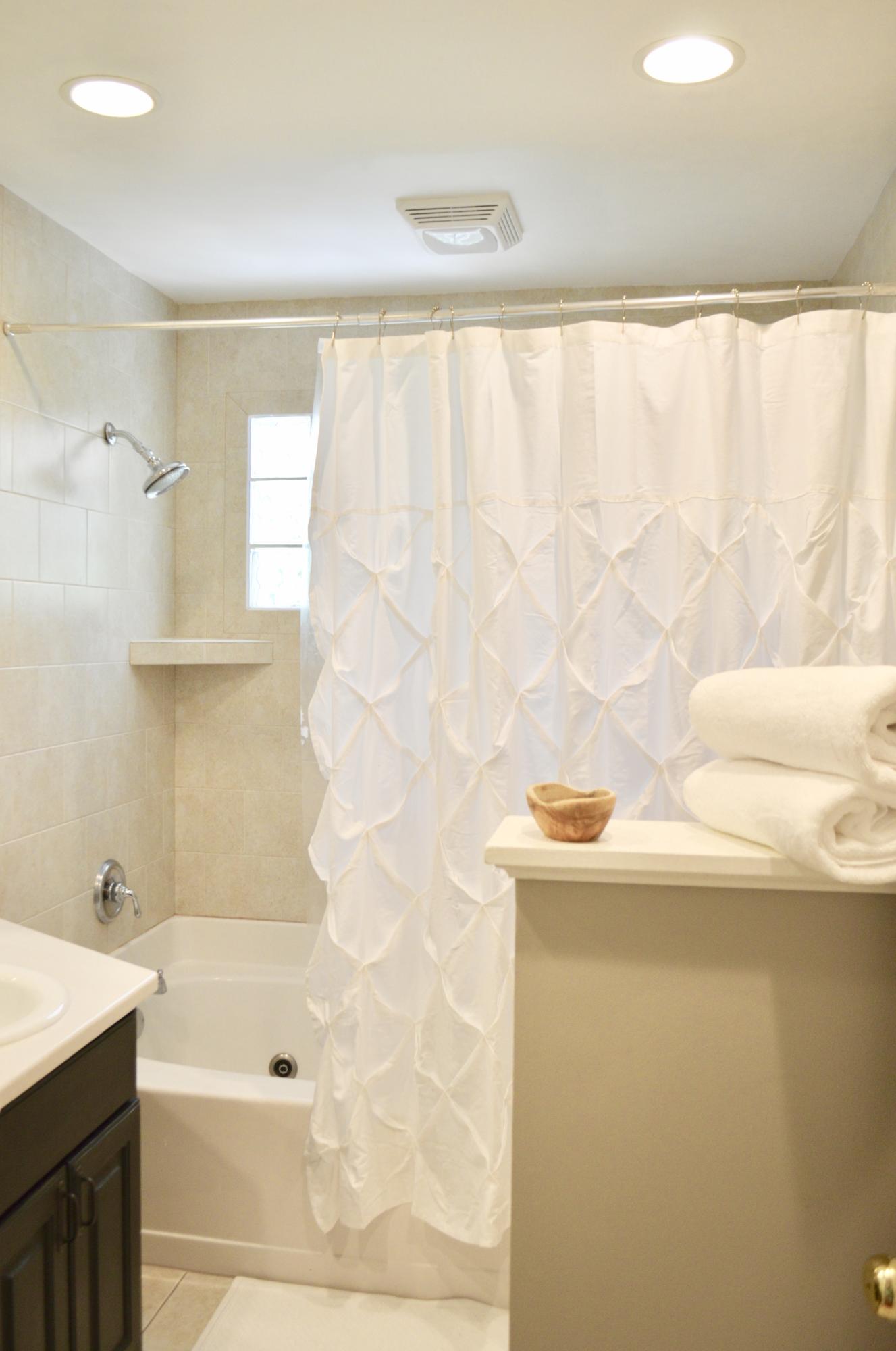1014 Crown Point Road West Signal Mountain, TN 37377 - Photo 23 of 30 Hallway Bathroom