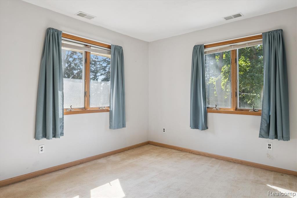 1202 Garden Road Milford, MI 48381 - Photo 19 of 54 Gallery Image 19