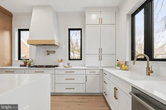 $2,295,000 | 6238 22nd Street North, Arlington, VA 22205