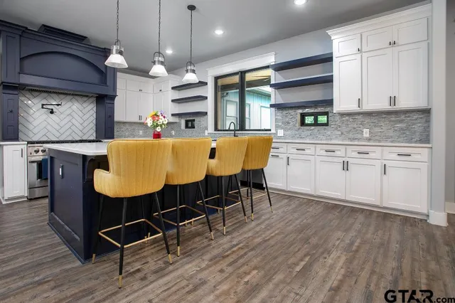 $1,100,000 | 24186 Fm 1995, Lindale, TX 75771