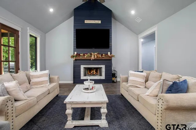 $1,100,000 | 24186 Fm 1995, Lindale, TX 75771