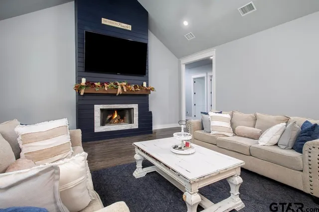 $1,100,000 | 24186 Fm 1995, Lindale, TX 75771