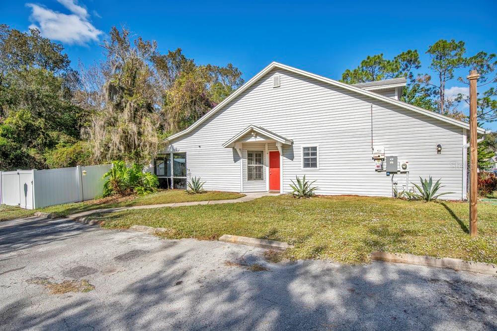 1500 Rivers Edge Drive Orlando, FL 32825 - Photo 2 of 33 a view of a backyard of the house