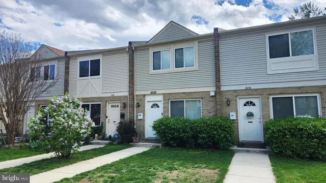 $2,800 | 2028 6th Street South, Arlington, VA 22204