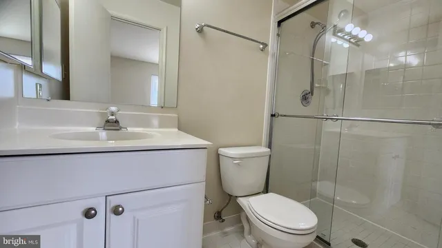 $2,800 | 2028 6th Street South, Arlington, VA 22204