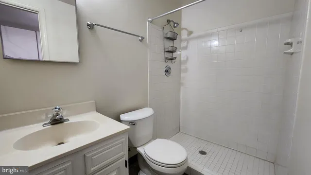 $2,800 | 2028 6th Street South, Arlington, VA 22204