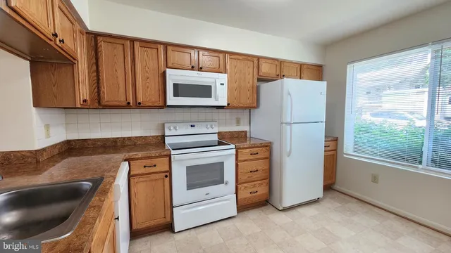 $2,800 | 2028 6th Street South, Arlington, VA 22204