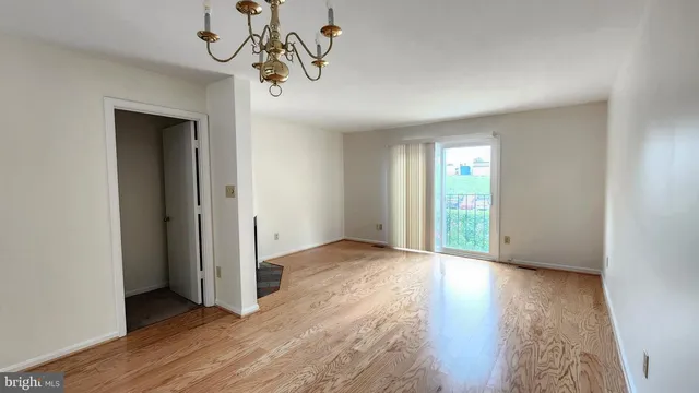 $2,800 | 2028 6th Street South, Arlington, VA 22204