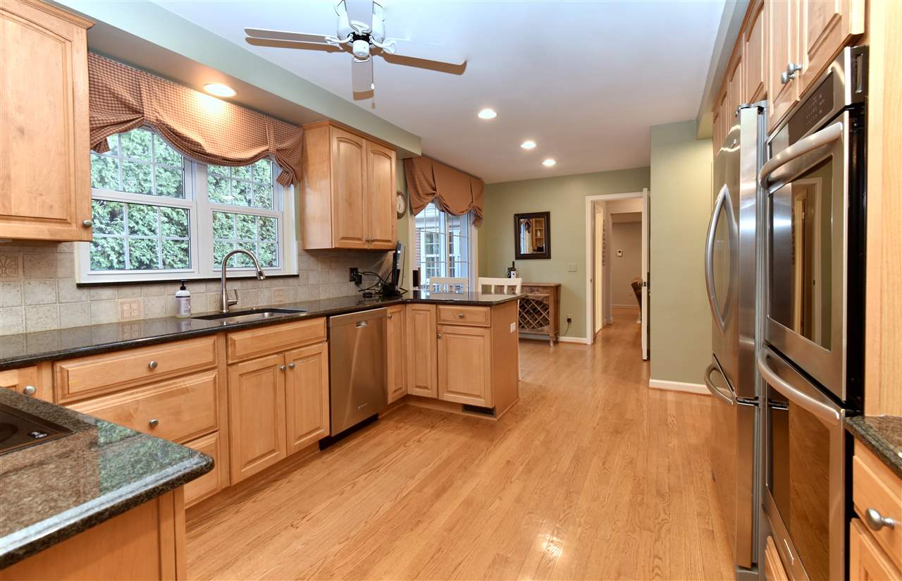 131 Lothrop Road Grosse Pointe, MI 48236 - Photo 18 of 21 50037397-17.JPG