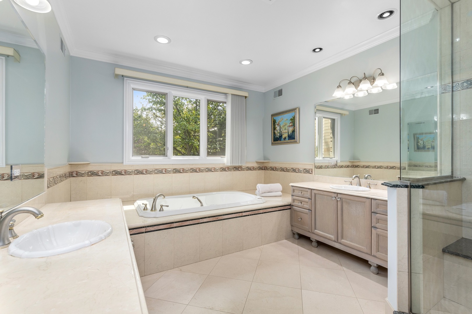 238 Linden Road Northbrook, IL 60062 - Photo 16 of 51 a spacious bathroom with a double vanity sink mirror and bathtub