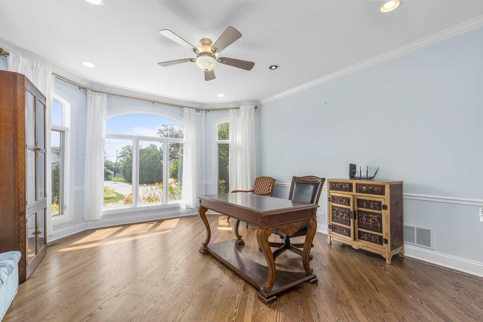 238 Linden Road Northbrook, IL 60062 - Photo 18 of 51 a dining room with furniture and wooden floor