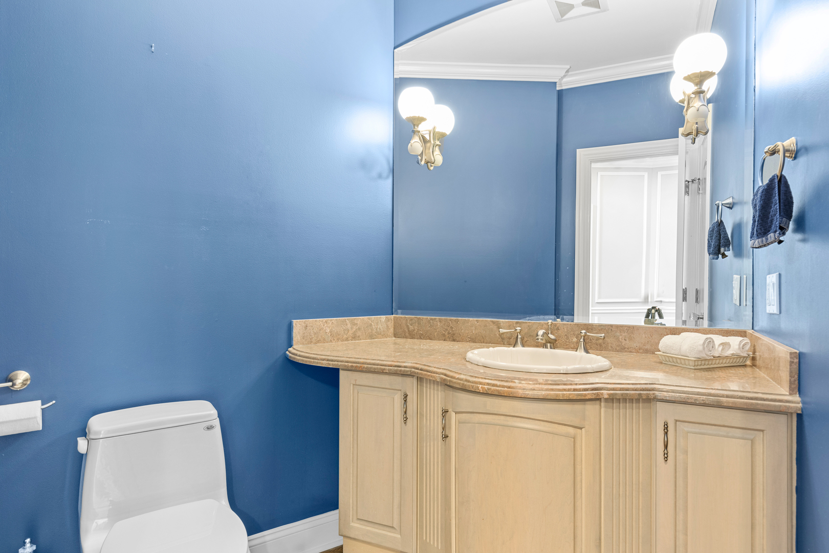 238 Linden Road Northbrook, IL 60062 - Photo 20 of 51 a bathroom with a sink a toilet and mirror