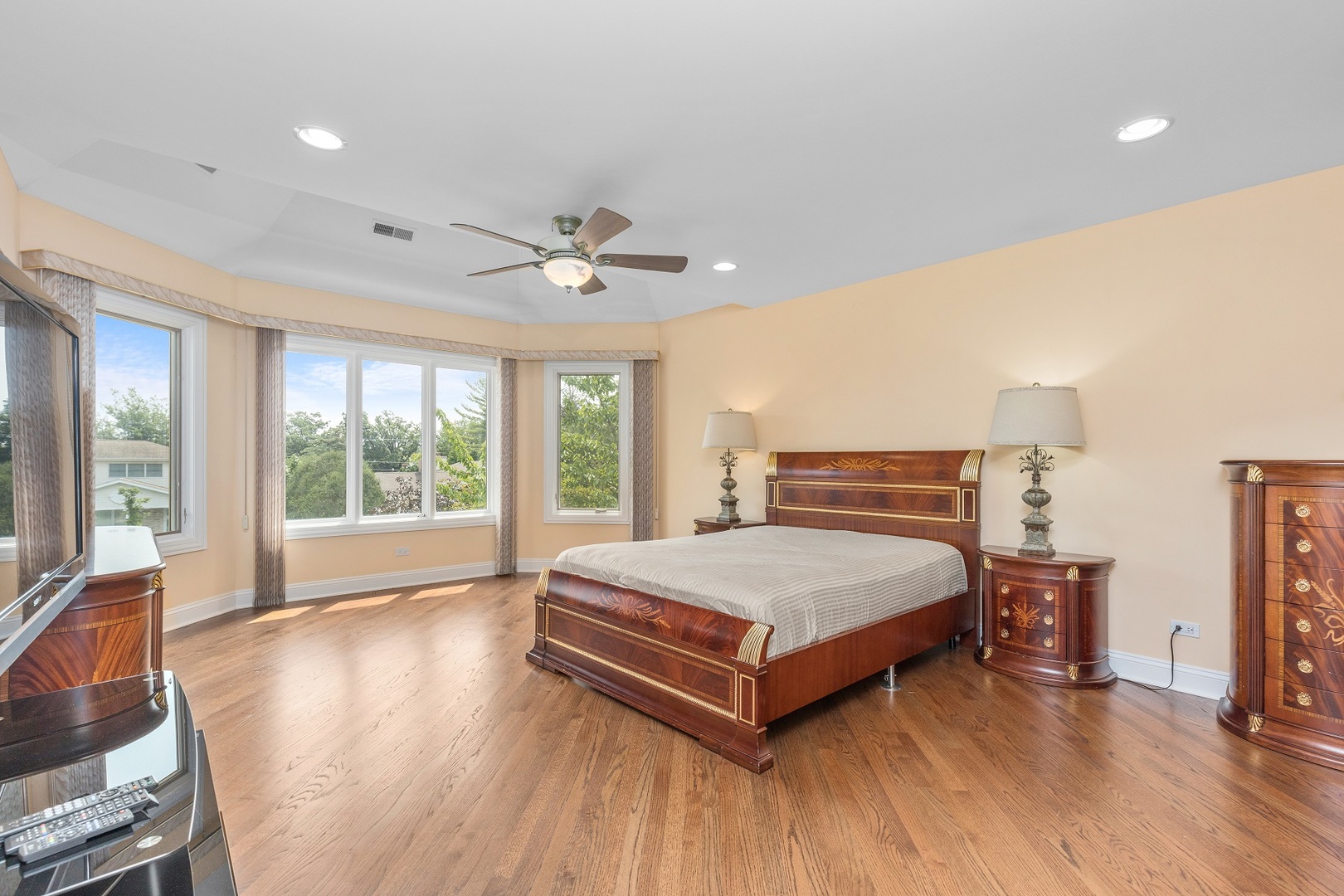238 Linden Road Northbrook, IL 60062 - Photo 30 of 51 a bedroom with a bed and large window