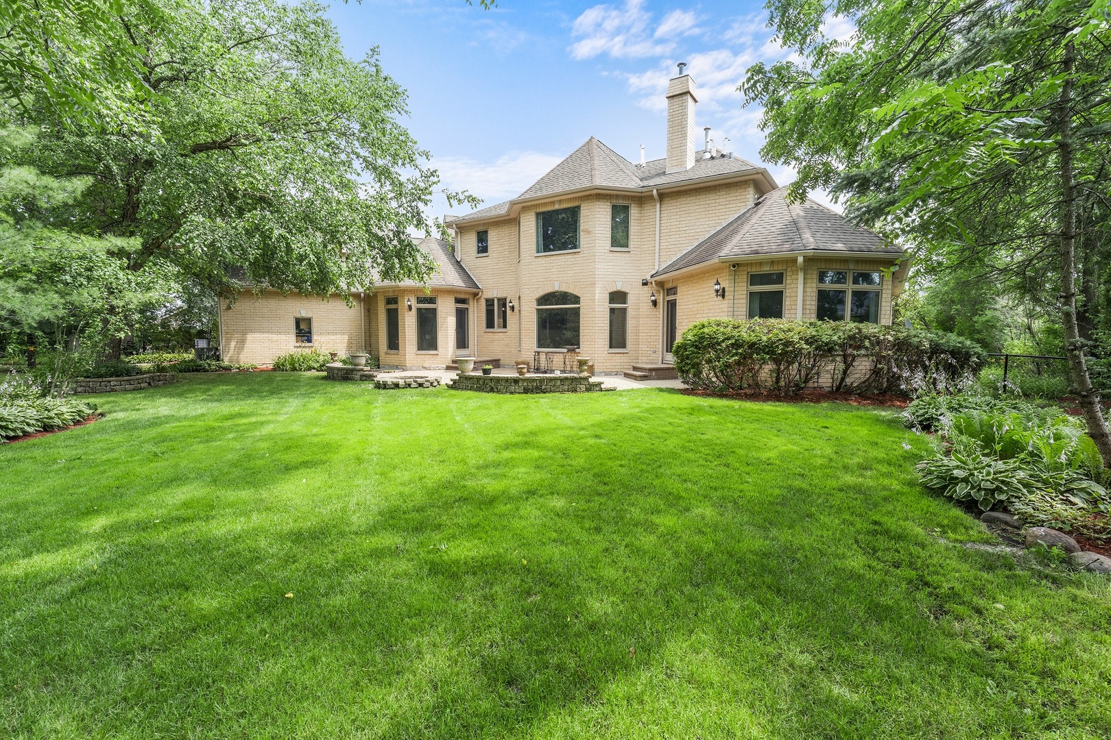238 Linden Road Northbrook, IL 60062 - Photo 46 of 51 a front view of a house with a yard and trees