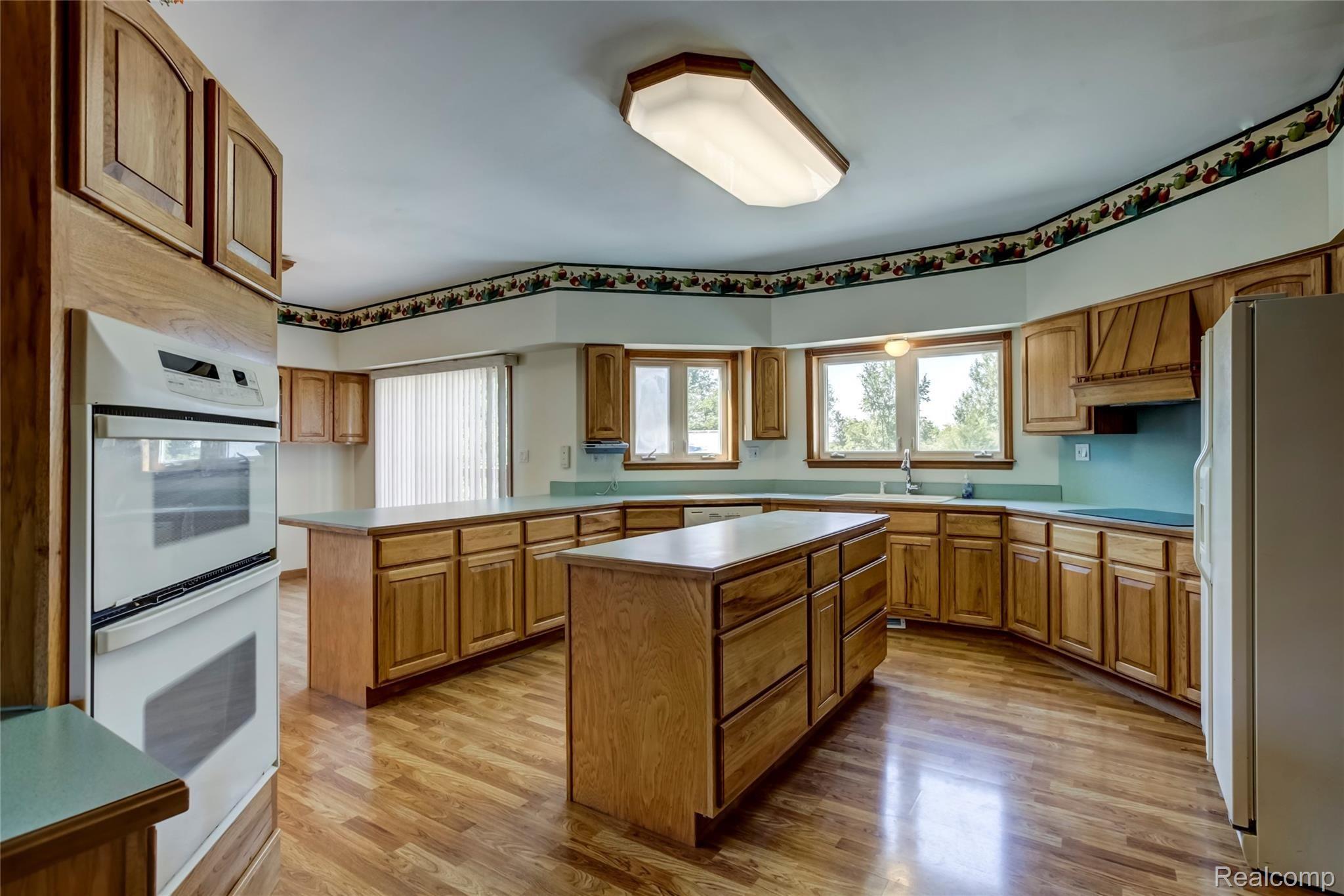 545 West Newburg Road Carleton, MI 48117 - Photo 5 of 47 545 West Newburg Road, Carleton, MI-12-FULL.jpg