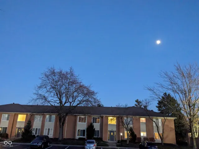 $204,900 | 586 Hunters Drive, Unit D, Carmel, IN 46032