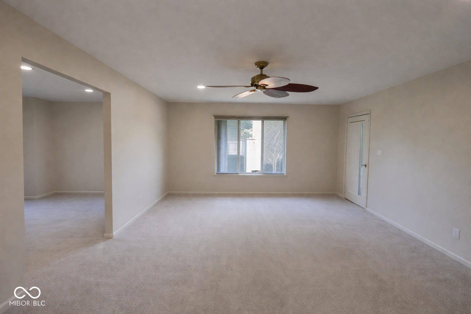 586 Hunters Drive, Unit D Carmel, IN 46032 - Photo 3 of 20