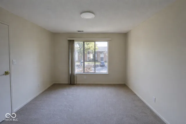 $204,900 | 586 Hunters Drive, Unit D, Carmel, IN 46032