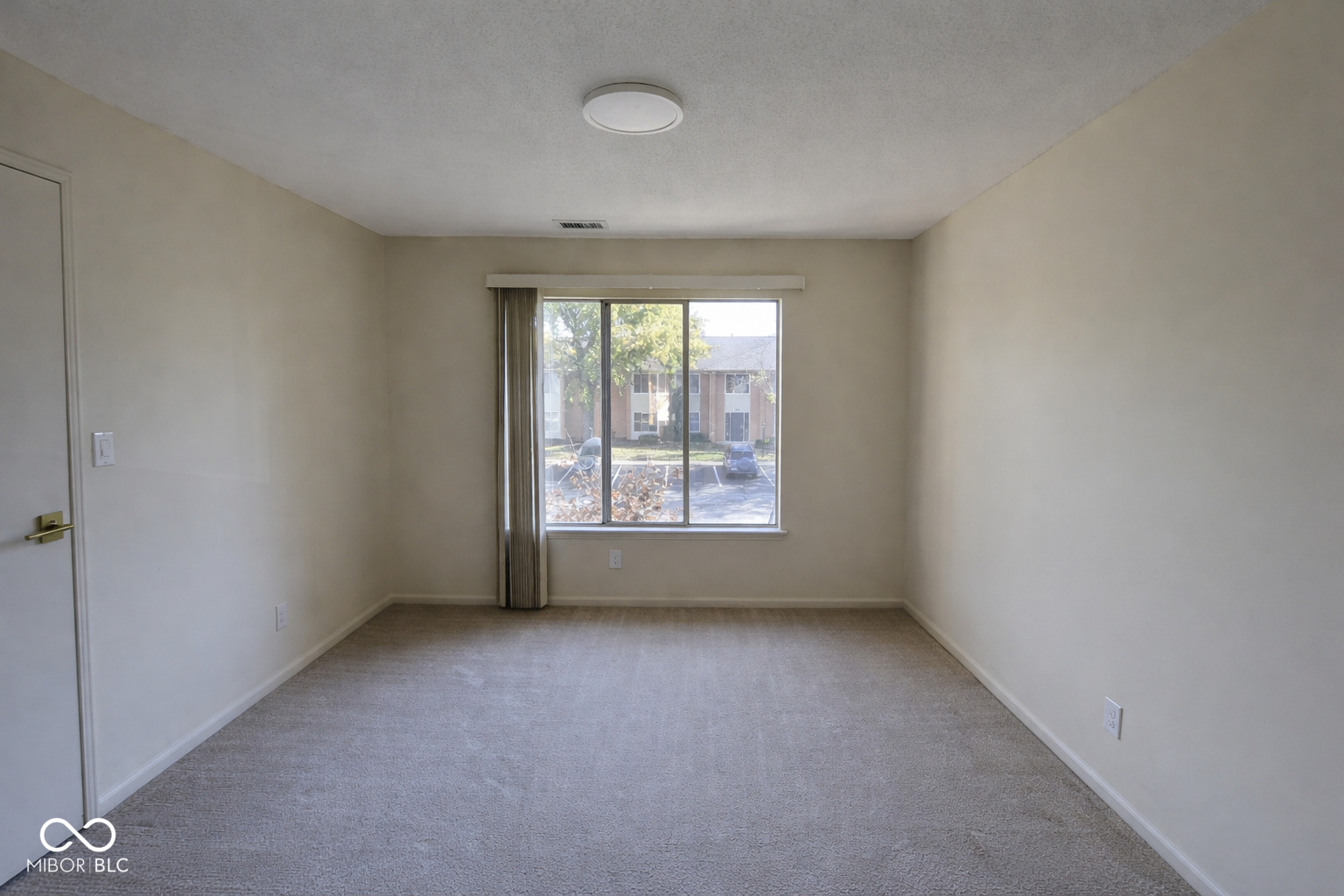 586 Hunters Drive, Unit D Carmel, IN 46032 - Photo 4 of 20