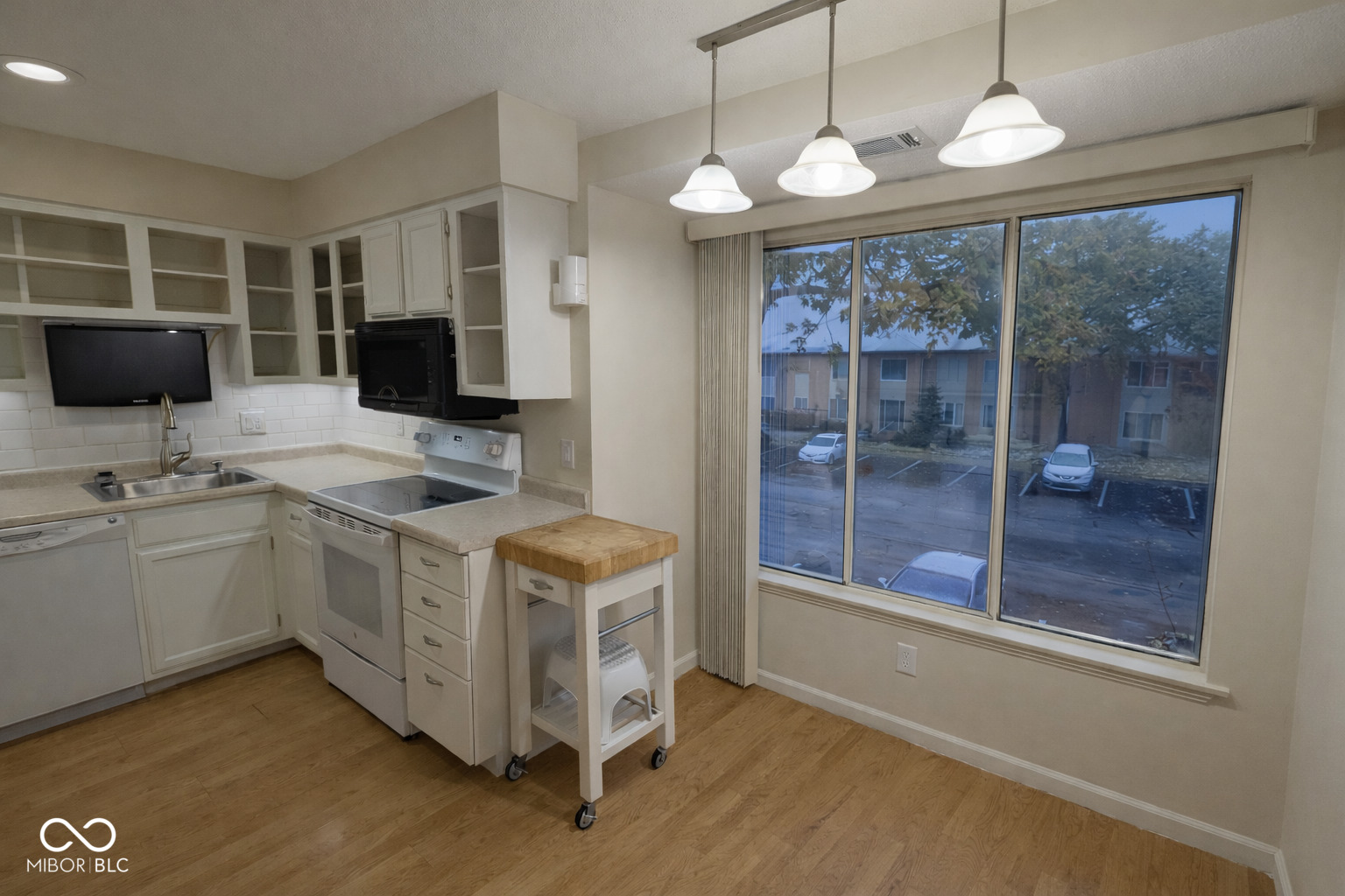 586 Hunters Drive, Unit D Carmel, IN 46032 - Photo 5 of 20