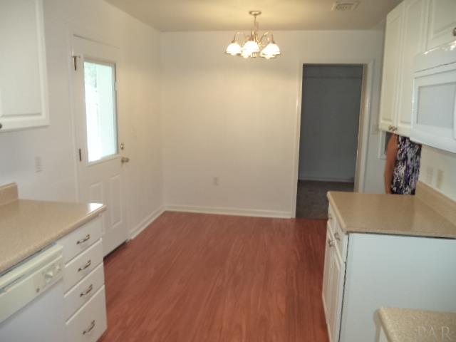 6523 Oakcrest Road Milton, FL 32570 - Photo 9 of 27 Gallery Image 9