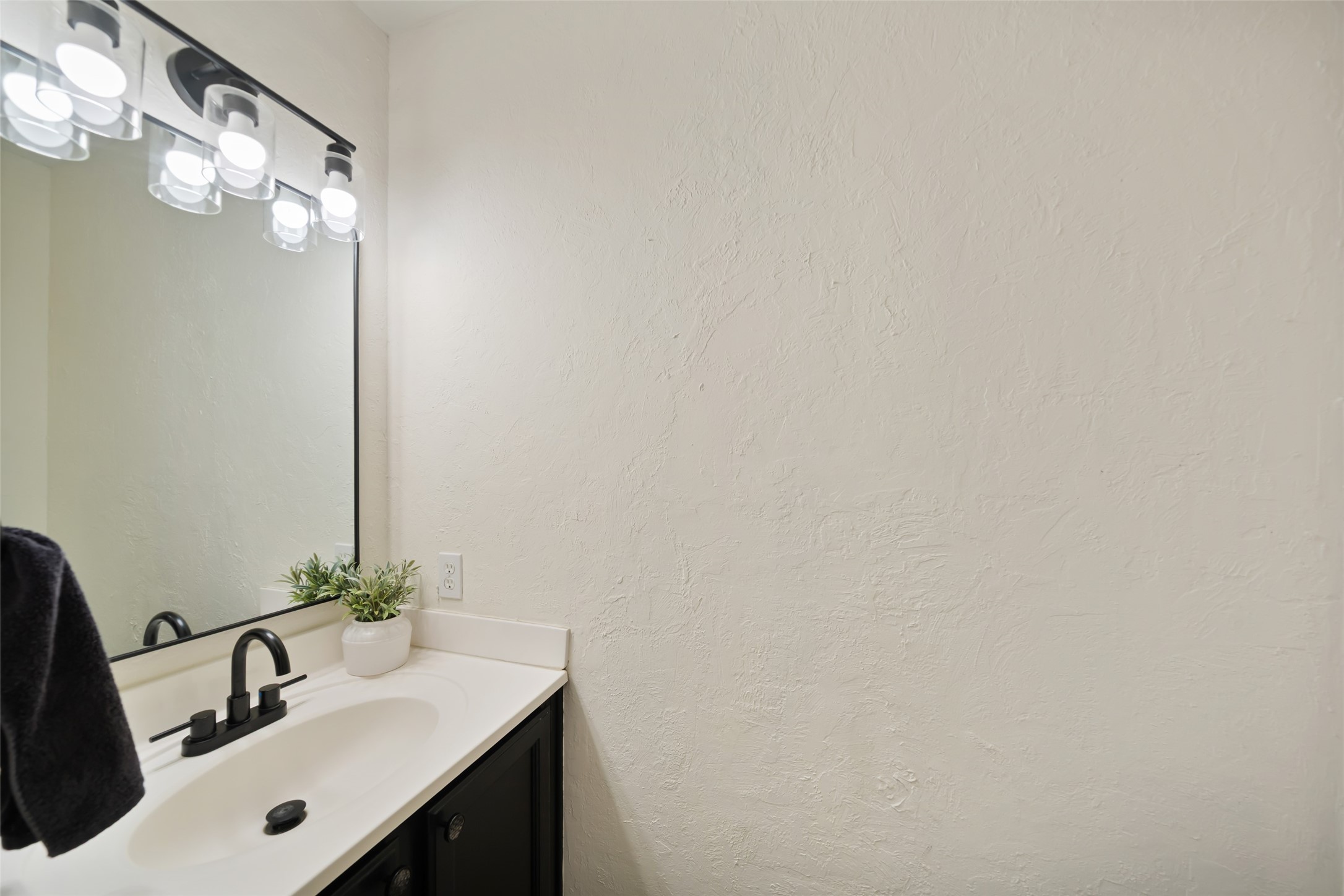 3 East Stony Bridge Circle Spring, TX 77381 - Photo 23 of 42 Conveniently located on the first floor, this compact powder bath features an updated vanity and modern fixtures.