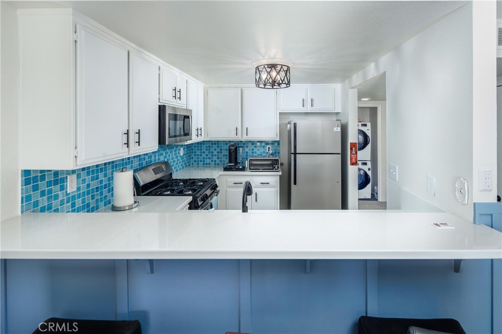 320 Foothill Road Pismo Beach, CA 93449 - Photo 8 of 31 Kitchen & bar counter