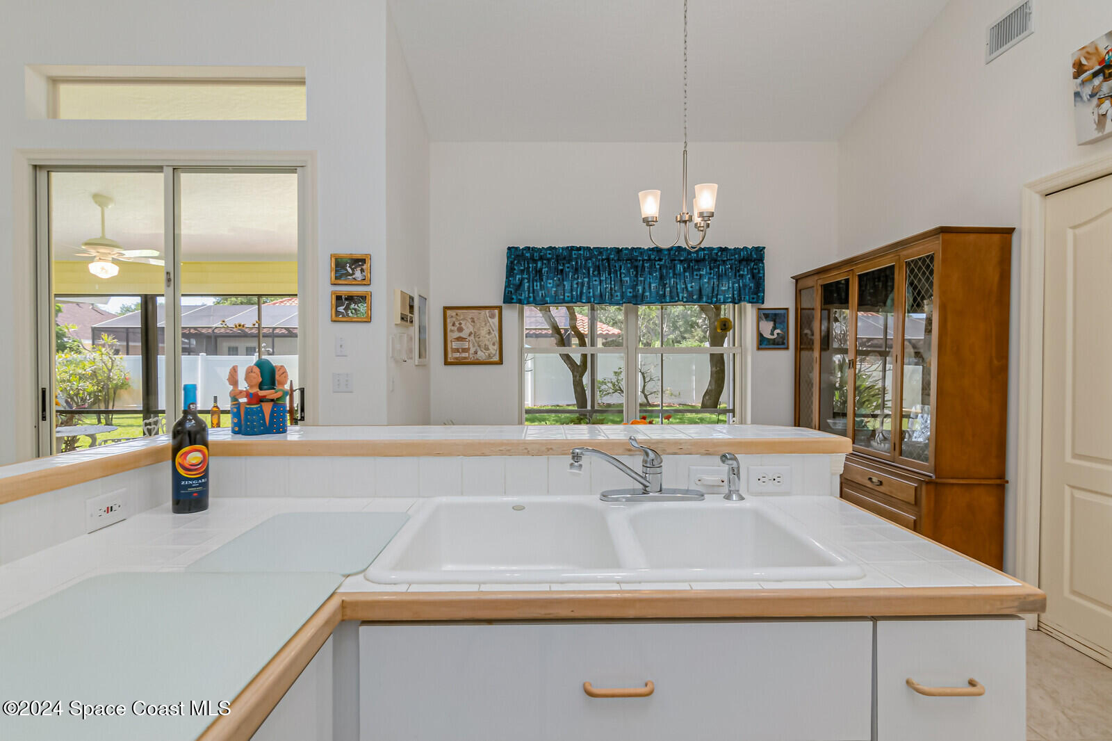 410 Oriole Lane Indialantic, FL 32903 - Photo 20 of 92 a bathroom with a sink a large mirror and a bathtub