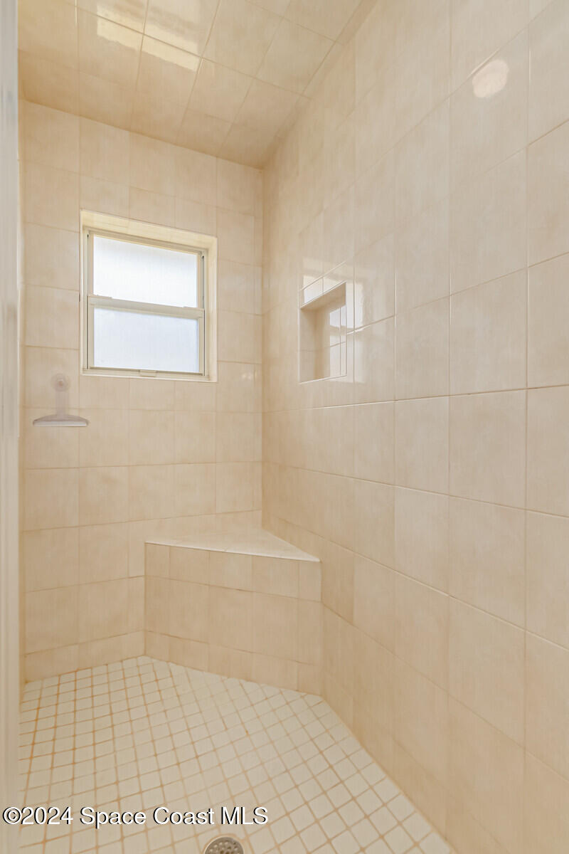 410 Oriole Lane Indialantic, FL 32903 - Photo 38 of 92 a bathroom with a bathtub