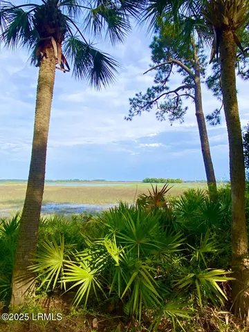 $595,000 | 69 Peninsula Drive, Hilton Head Island, SC 29926