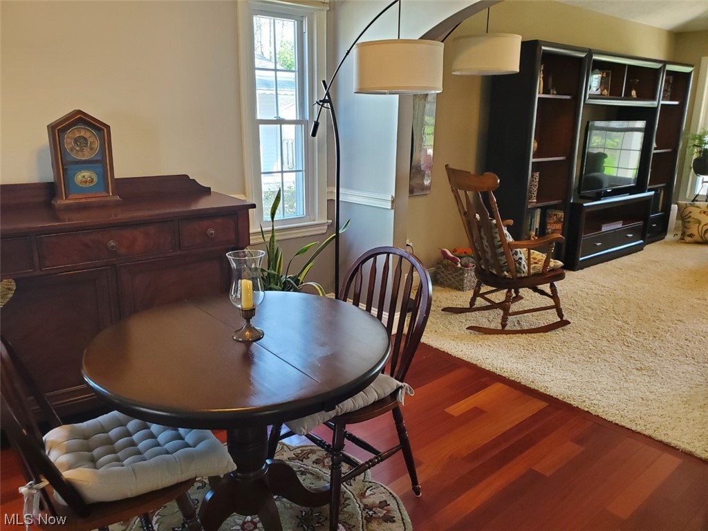 1123 Churchill Road Lyndhurst, OH 44124 - Photo 12 of 32 DINING ROOM OPENS TO GREAT ROOM