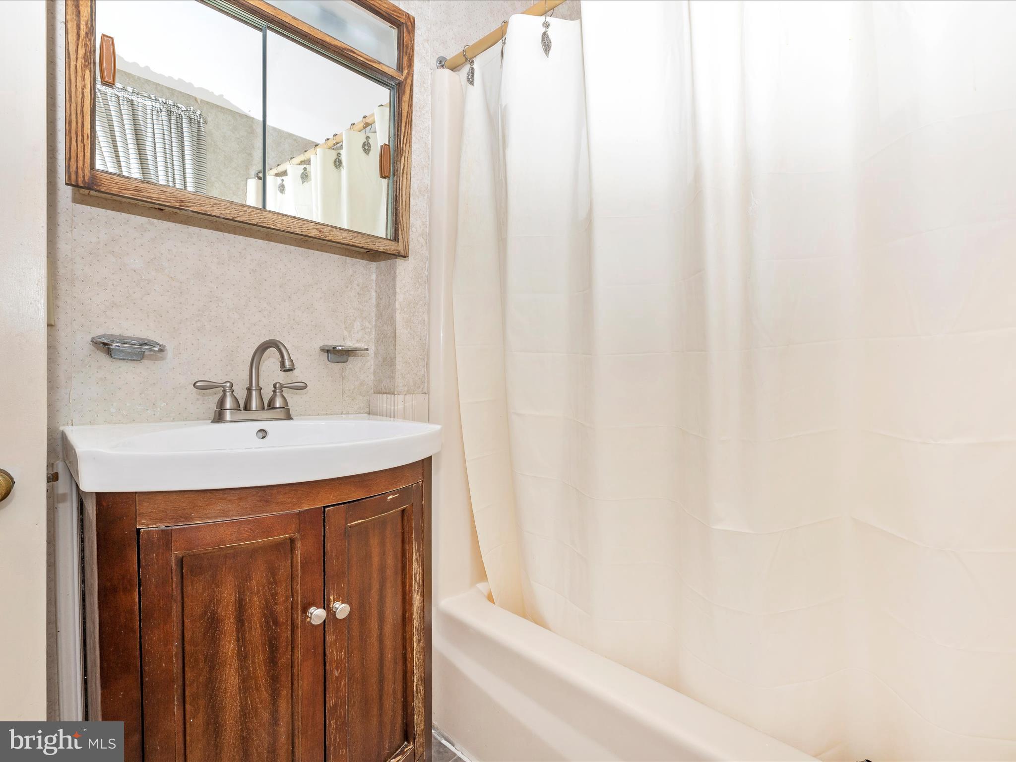 307 Magnolia Avenue Frederick, MD 21701 - Photo 24 of 45 Bathroom 2
