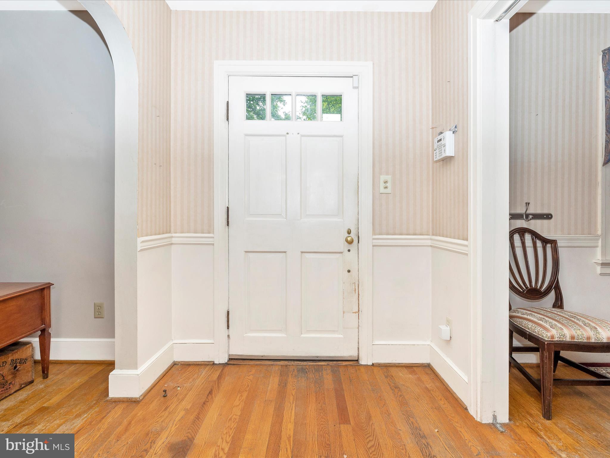 307 Magnolia Avenue Frederick, MD 21701 - Photo 4 of 45 Entry