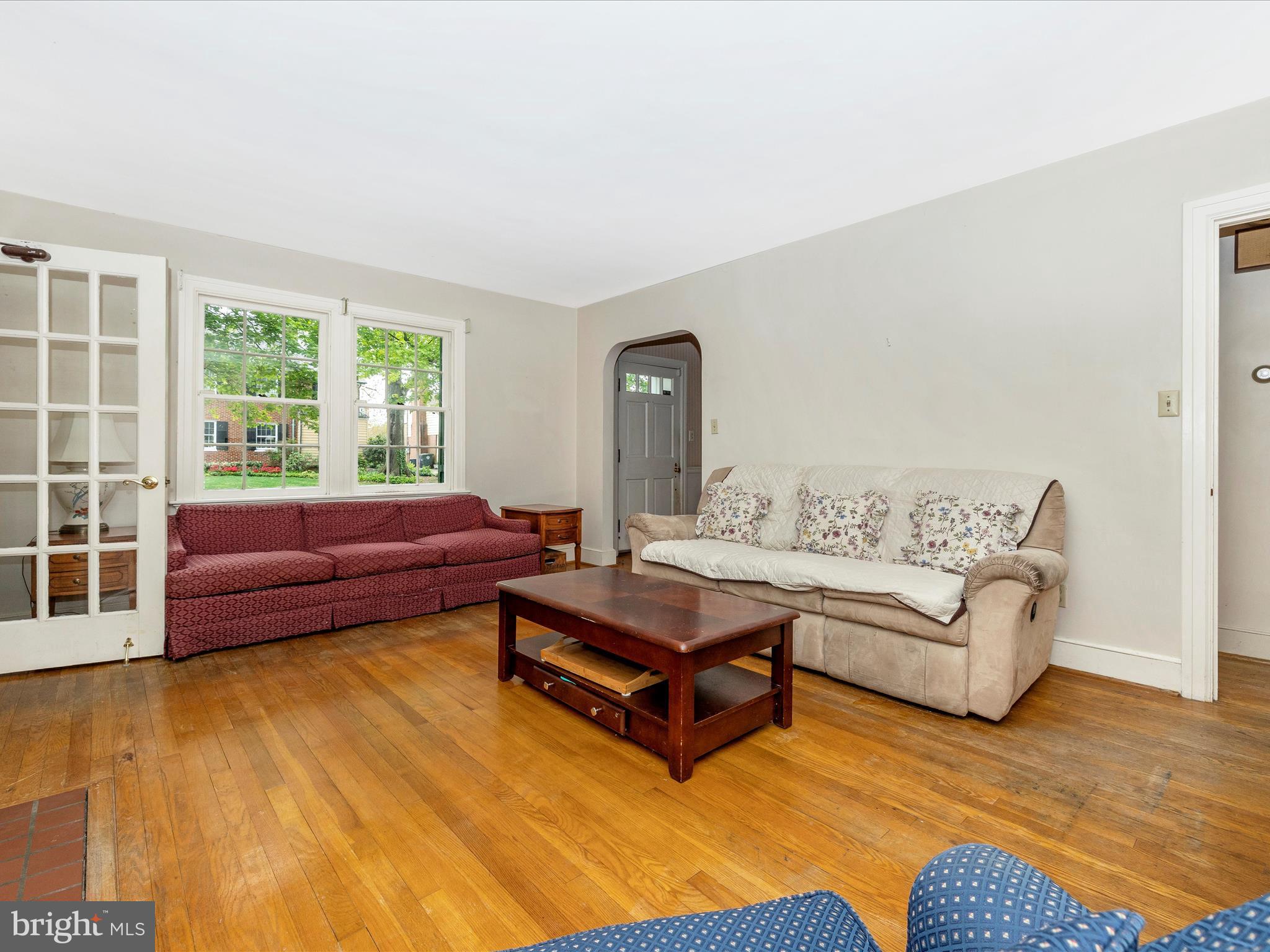 307 Magnolia Avenue Frederick, MD 21701 - Photo 7 of 45 Living Room